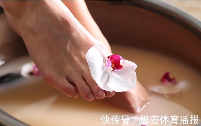 泡脚|建议:中老年人注意2个“养生黄金期”,一个是睡前,一个是饭后