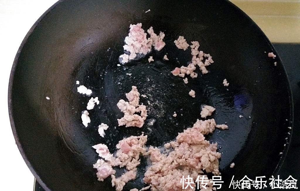 冬天，牛肉可以不吃，此菜比牛肉还养人，2元一斤多吃身体壮如牛