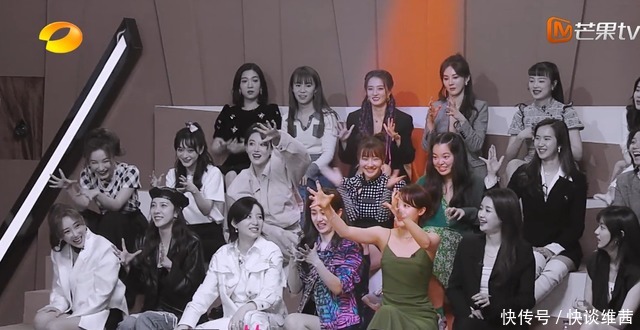 小半个娱乐圈妈妈都来了,流量周边开发到这个地步,芒果台真会玩