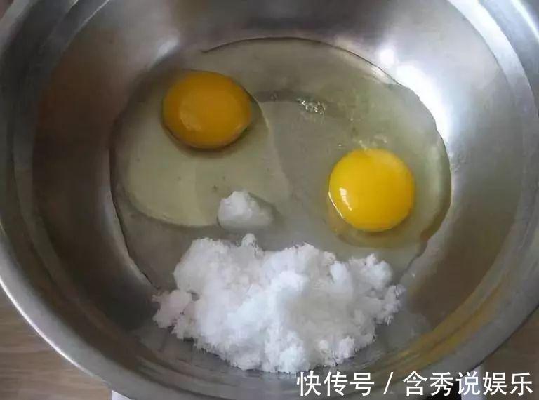想吃蛋卷不用买，一碗面粉，2个鸡蛋，轻松做出酥脆鸡蛋卷！