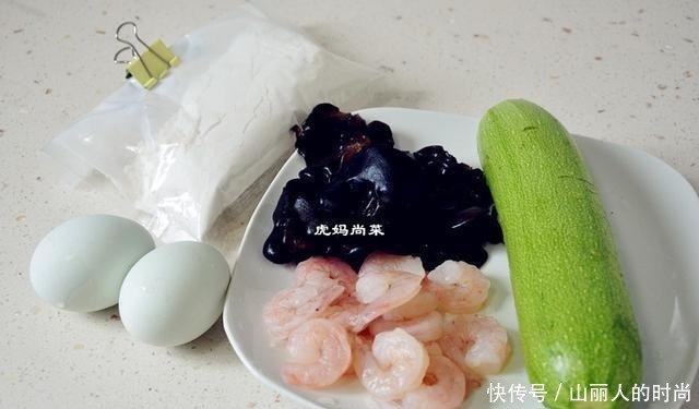  早餐|快手早餐蛋饼2款，菜多易熟，又软又嫩，可口滋润防秋燥