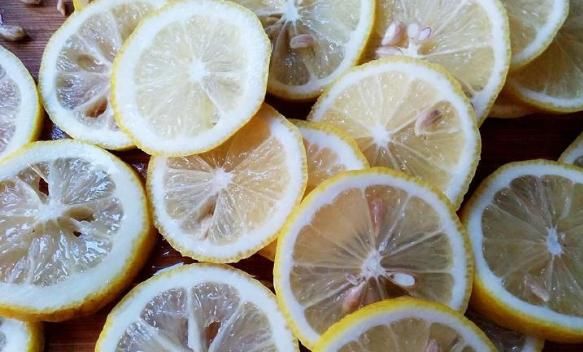 晚上经常吃以下3种水果，可祛除湿气、助睡眠，早知早受益！