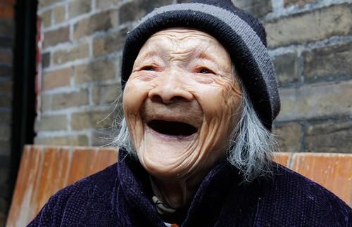 钠离子|除了盐,这3物也是高血压的祸根,劝你尽早远离,白送也不要再吃