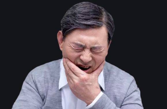 心梗来临前|心梗发生前,脸上有4种表现,保护心脏健康,谨记“3多、3少”