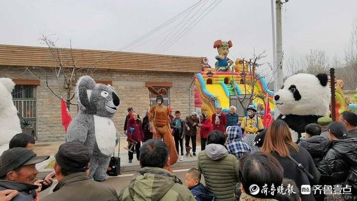 济南平阴北市村首届樱花节开幕