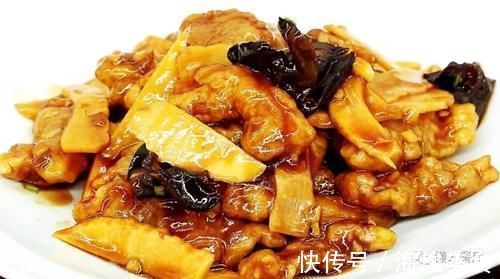 五花肉裹上淀粉糊，加一碗料汁炒，太下饭了，外皮想要更脆有窍门