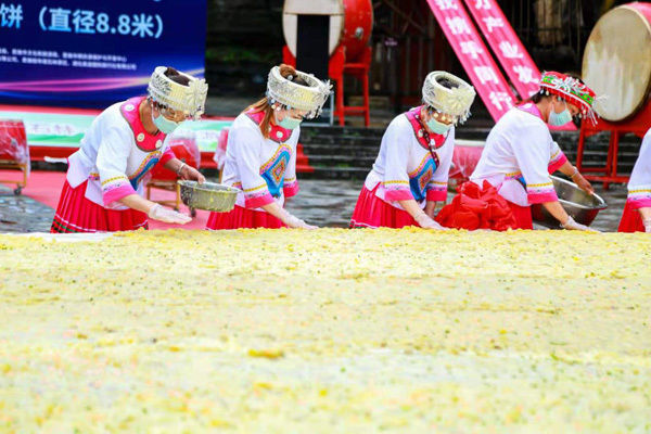 土豆|恩施举办土豆文化旅游节 世界最大土豆饼出炉