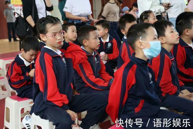 一年级|奶奶帮孙女写暑假作业:孤军奋战的妈妈,最怕没有底线的老人