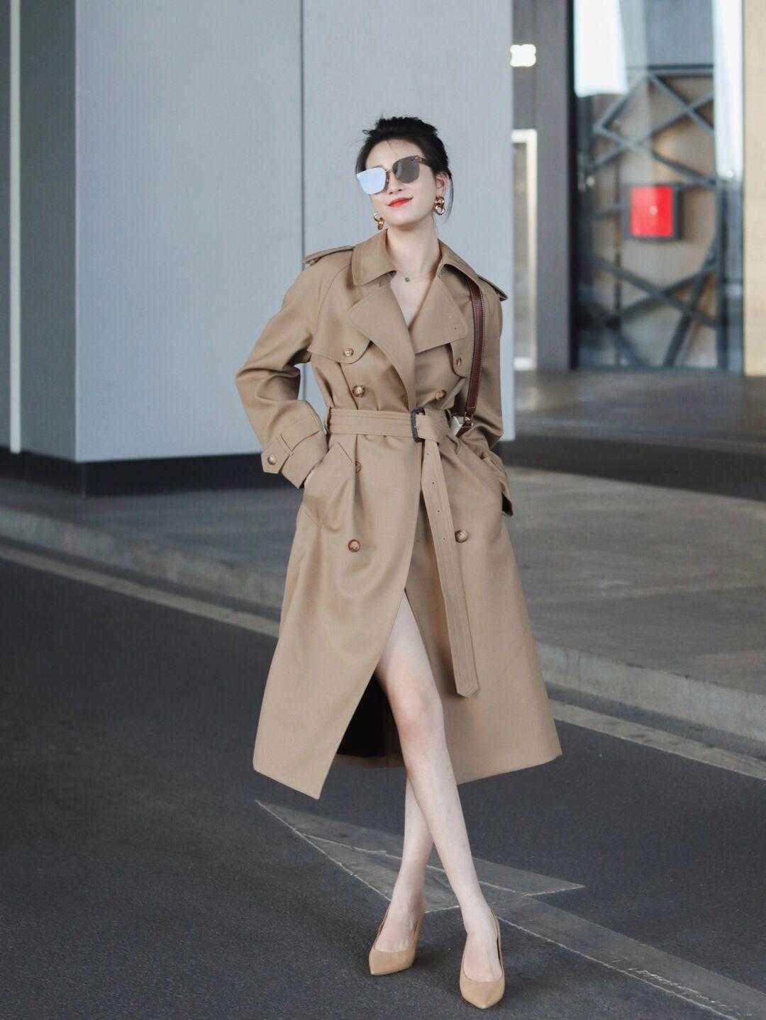 精致女人 裙子配风衣该怎么搭,学会这几招,做个精致女人