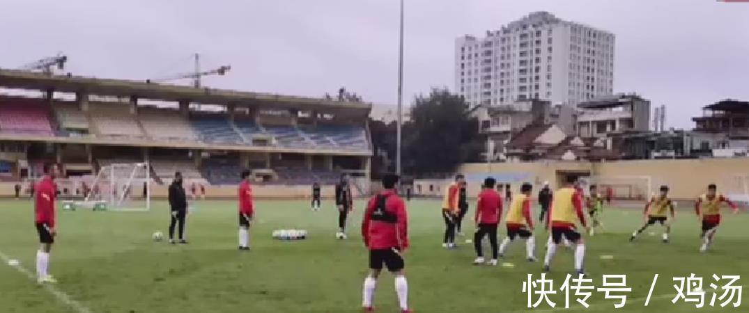 郑智|国足越南首训遇到两大难题,李霄鹏的战术或被偷窥,王大雷复出