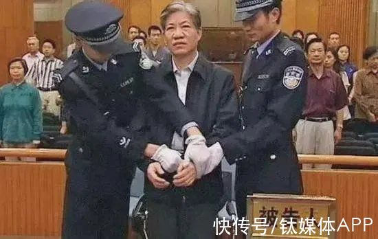 医药|三百万医代溃逃：一场持续二十年的黑色交易