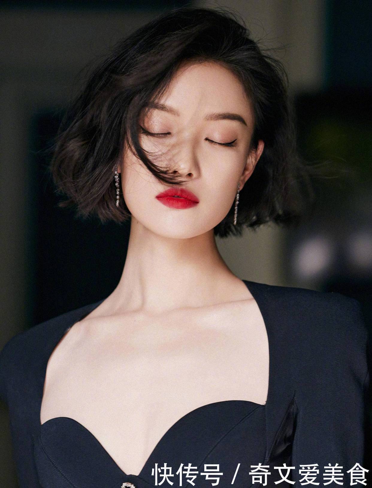 披肩|女人别再留披肩发了，很显老！今年流行这6款卷发，减龄显脸小