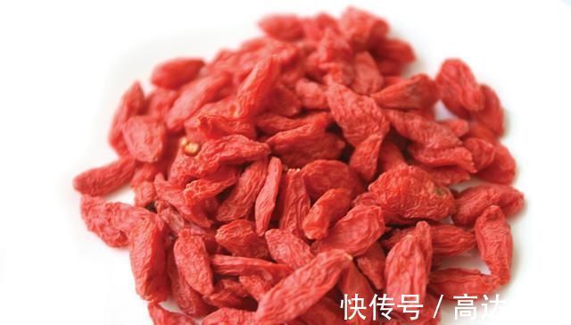 泡水|枸杞和它“天生一对”,泡水喝,给肝肾“冲个澡”,气色也变好了