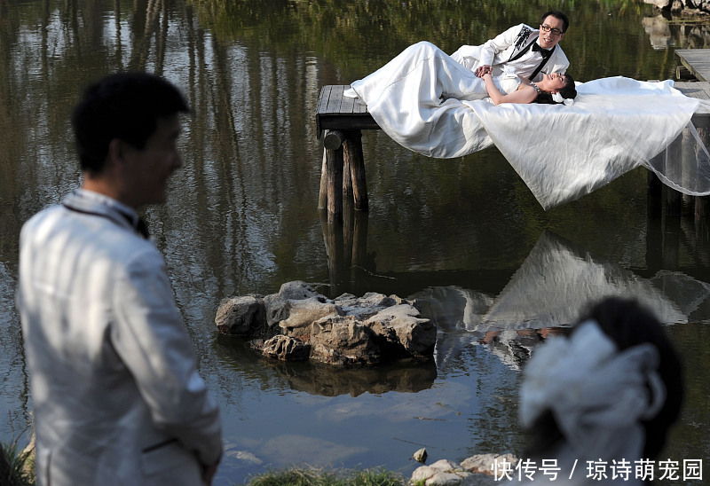 张乔|说好5千上车费迎亲时变5万,新郎选择妥协,进门时新娘吃下苦果