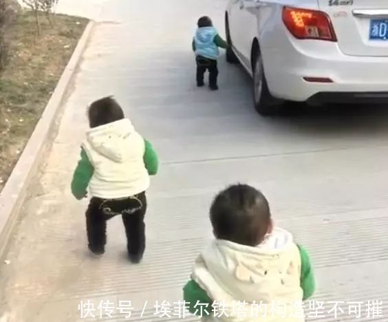 爸爸回来|爸爸出门打工赚钱，三胞胎宝宝追了一条街，爸爸停车后泪奔了