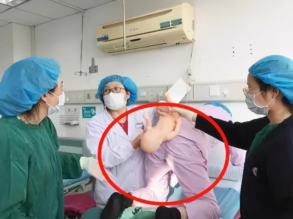 宫缩|生孩子只能躺着资深助产士介绍的3种体位，能帮你减轻分娩痛苦