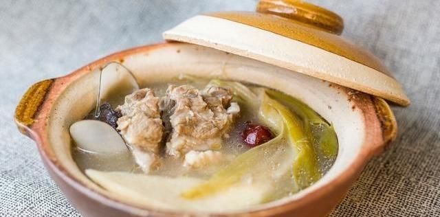 炖排骨汤开始就错了，难怪不好喝，教你饭店不外传的秘方，太香了