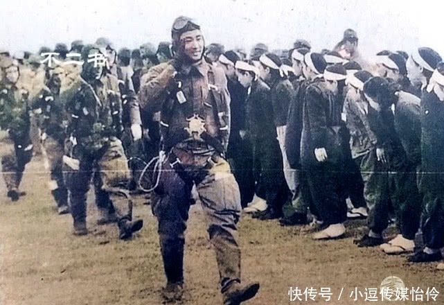 前线战场|上色老照片：直击二战时日本国内的青年 被蒙蔽下爆发出的疯狂