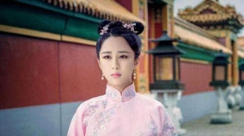 康熙后宫|她是康熙众嫔之首,备受宠爱却打入冷宫,死后还被扔出皇陵