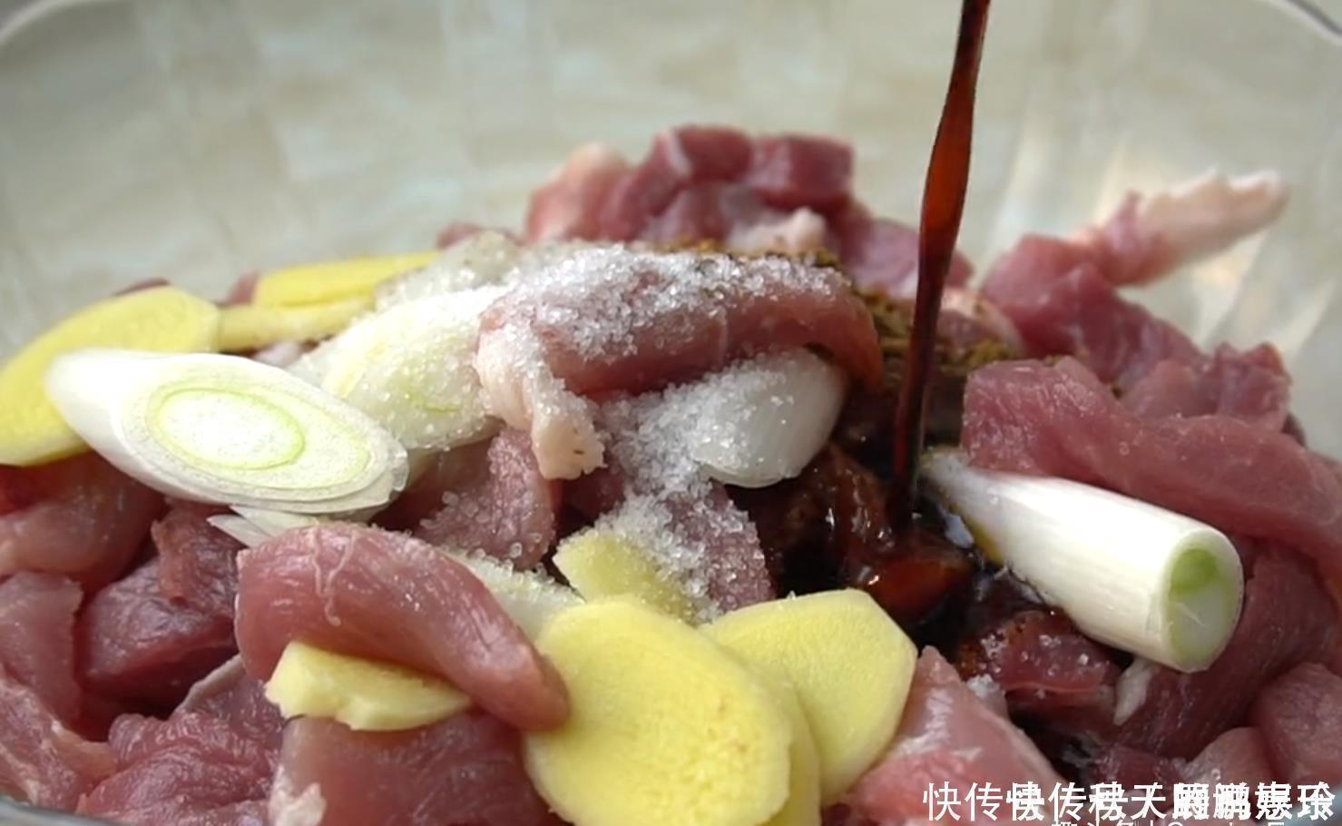 年夜饭必备酥肉,不加面粉不加水,外脆里嫩,放凉了吃也很脆