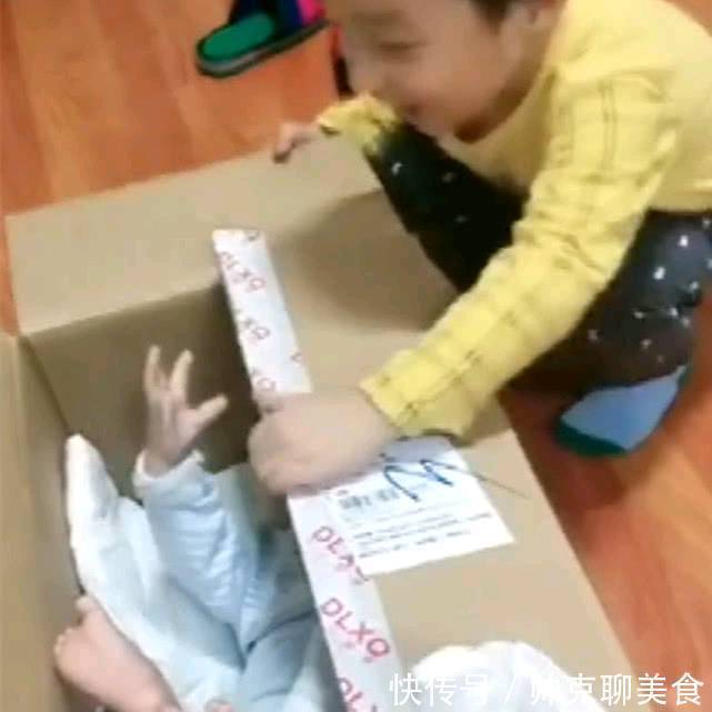 妈妈|大宝因不满妈妈冷落自己,打算把二宝打包送走,妈妈哭笑不得