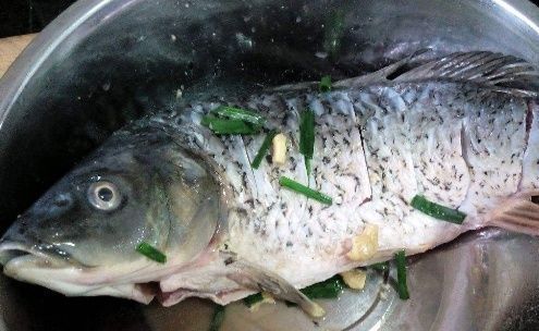不管煎什么鱼,煎鱼前多做一步,鱼皮不破不粘锅,肉嫩还入味
