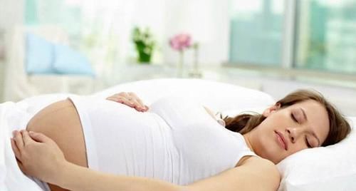 脸上|怀宝宝期间，脸上最容易长雀斑，怎样去有效预防？