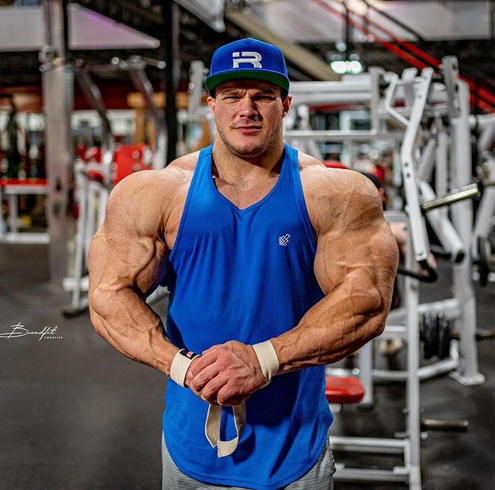 健美之星|25岁的肌肉巨兽,臂围达到58厘米,堪称未来的“健美之星”