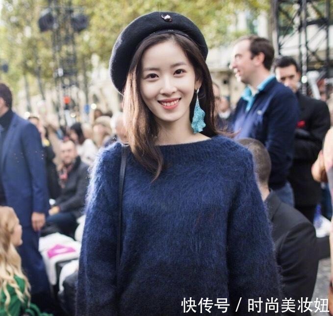 搭配|章泽天气质越来越高级,穿蓝色毛衣配皮裤高级洋气,太好看了