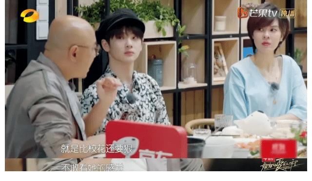 章子怡|当年蹲在张国立脚边说话,宁静表情谄媚,一旁的章子怡满脸不屑?