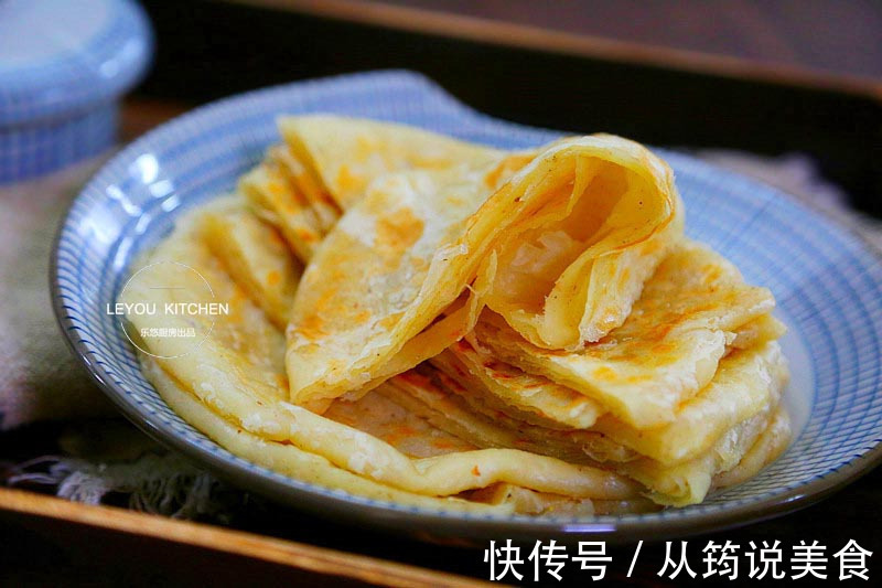 烙饼干硬那是方法不对,试试这种,用凉水和面,照样软软的