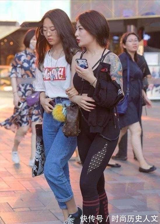 漂亮 女人的漂亮并不完全取决于发型,它还关乎很多其他方面