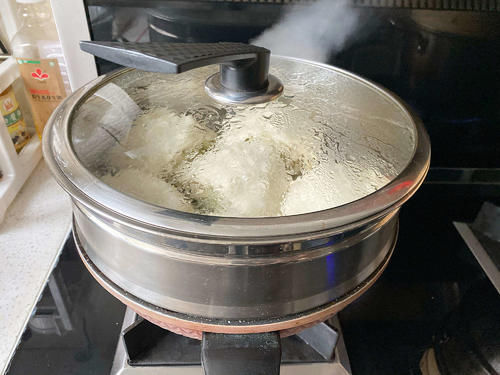 老妈闺女家小住，点餐要求吃菜卷子，女儿蒸了两大锅，全家吃美了