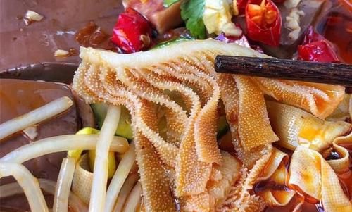 自己在网上看教程学会了毛血旺，自学成才，感觉比外面买的好吃