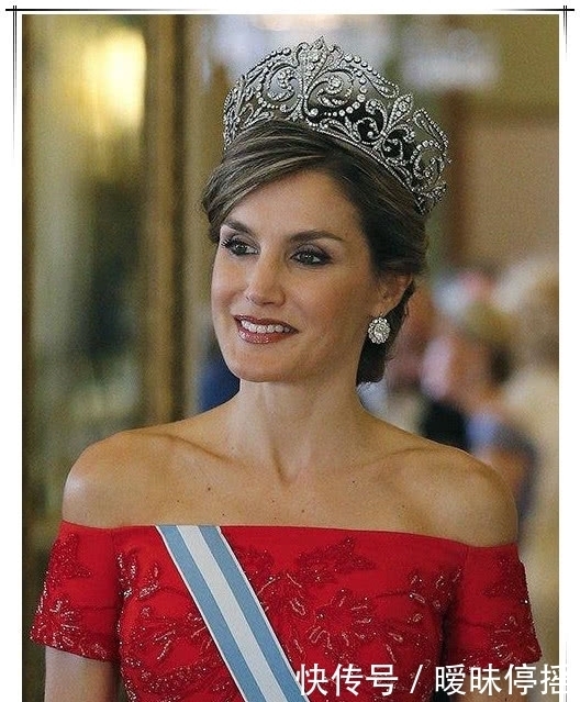 凯特|凯特王妃和西班牙王后撞衫,从长裙到婚纱,还是年轻有优势