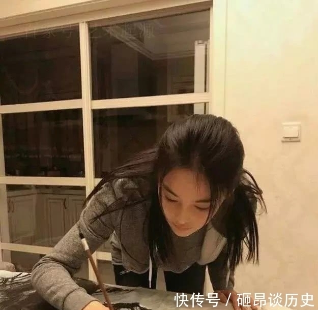 山水画|张馨予真的是一位画家,山水画已惊艳众人,这幅画更强悍!