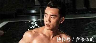 跑男家族秀腹肌,李晨郑恺不算啥,看到郭麒麟,网友发现被骗