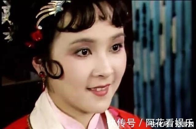宝钗&红楼梦,完美女孩宝琴出场意义何在看似她最优秀,实则在夸黛玉