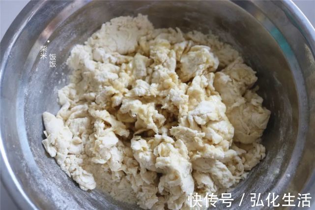 鸡蛋饼|正月初四吃烙饼,两种面粉搭配,外酥里软米香四溢,太好吃了