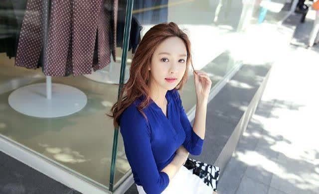 好身材|女生好身材穿上高跟鞋, 显示出高挑迷人的姿态