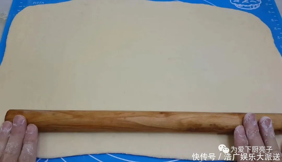 鸡蛋|土豆别再炒着吃了,撒1把葱花,比鸡蛋饼还香,出锅孩子都抢着吃