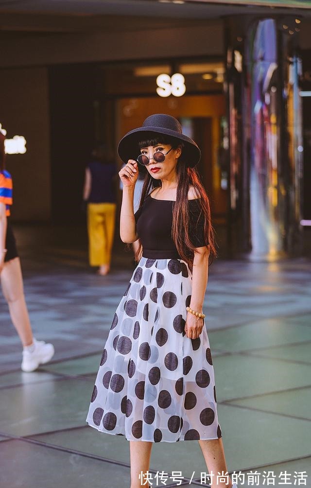 瑜伽裤","m":"7405088bf8c37eeeb2fa5d002c4dde73e99e28ee","nlabel":"stat_3045740437:zm.news.so.com:576O6aOf5rS75Zyw5Zu+,pageType_zmt,glevel_3","ntag":"tfashion;sfashion_时尚;kfashion_1:穿搭;kfashion_1:瑜伽裤;call_P:全类:时尚