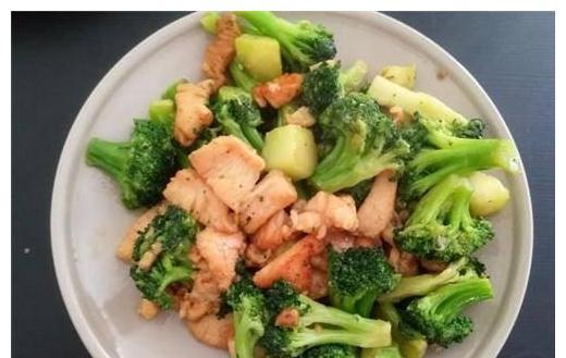 它当主食吃，吃了能饱肚子，坚持吃下去，腰肢纤细，穿啥都好看