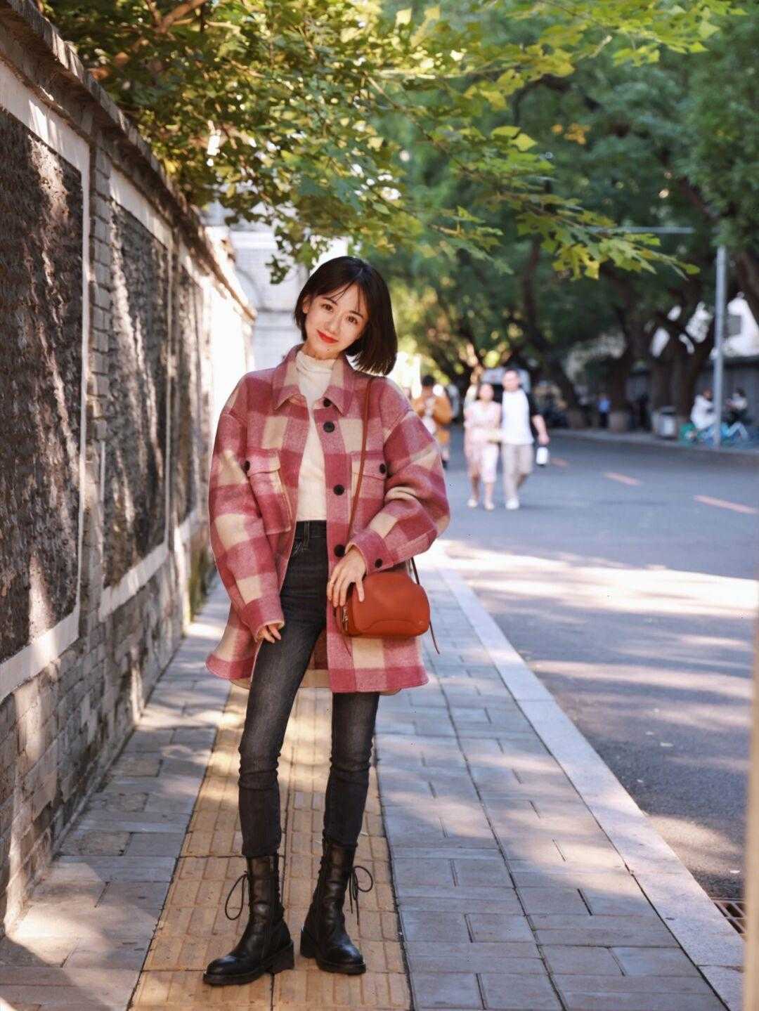 面料 适合冬天选择的粉色单品有很多,码住这“四”款,是真的很时髦