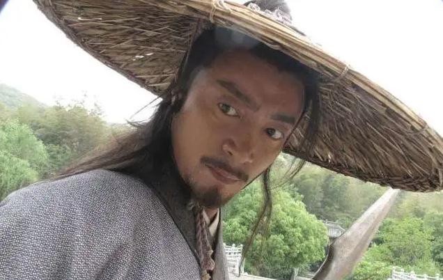 林冲|梁山第一位阵亡的好汉,实力比肩林冲,他死后宋江就大败