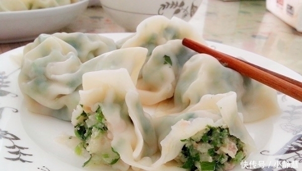 芹菜饺子|此菜包饺子就是香，3块钱一把，一顿50个饺子不够吃，比韭菜香