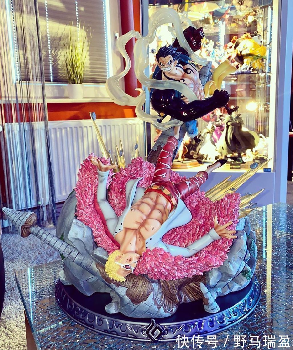 手办|明哥被打手办,脸上伤疤一清二楚,海迷的关注点却是眼镜