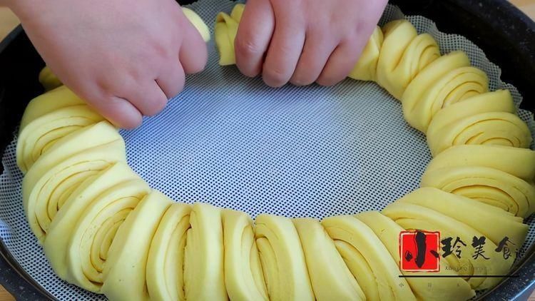 玉米面最好吃的做法，一层比一层香，连吃3天都没吃够，营养解馋