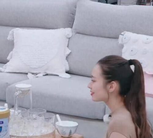 一旁|胡可张歆艺相邀吃火锅,一旁吉娜吃的饭成亮点,网友难怪她那么瘦