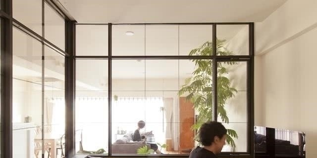 玄关|日本夫妻住71平,玄关装门又下沉,冰箱藏起来,家里干净名不虚传